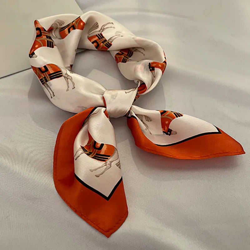 Foulard en soie imprimée femme : carré élégant et accessoire durable