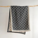 Châle Femme Hiver Motif Monogramme