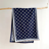 Châle Femme Hiver Motif Monogramme