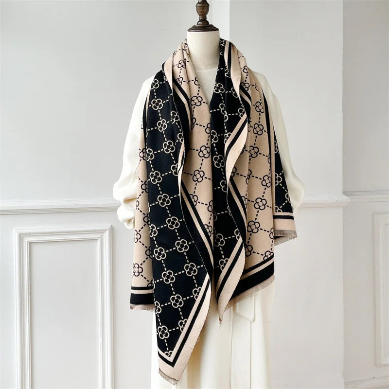Châle Femme Hiver Motif Monogramme