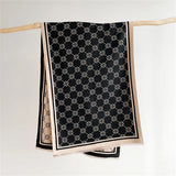 Châle Femme Hiver Motif Monogramme