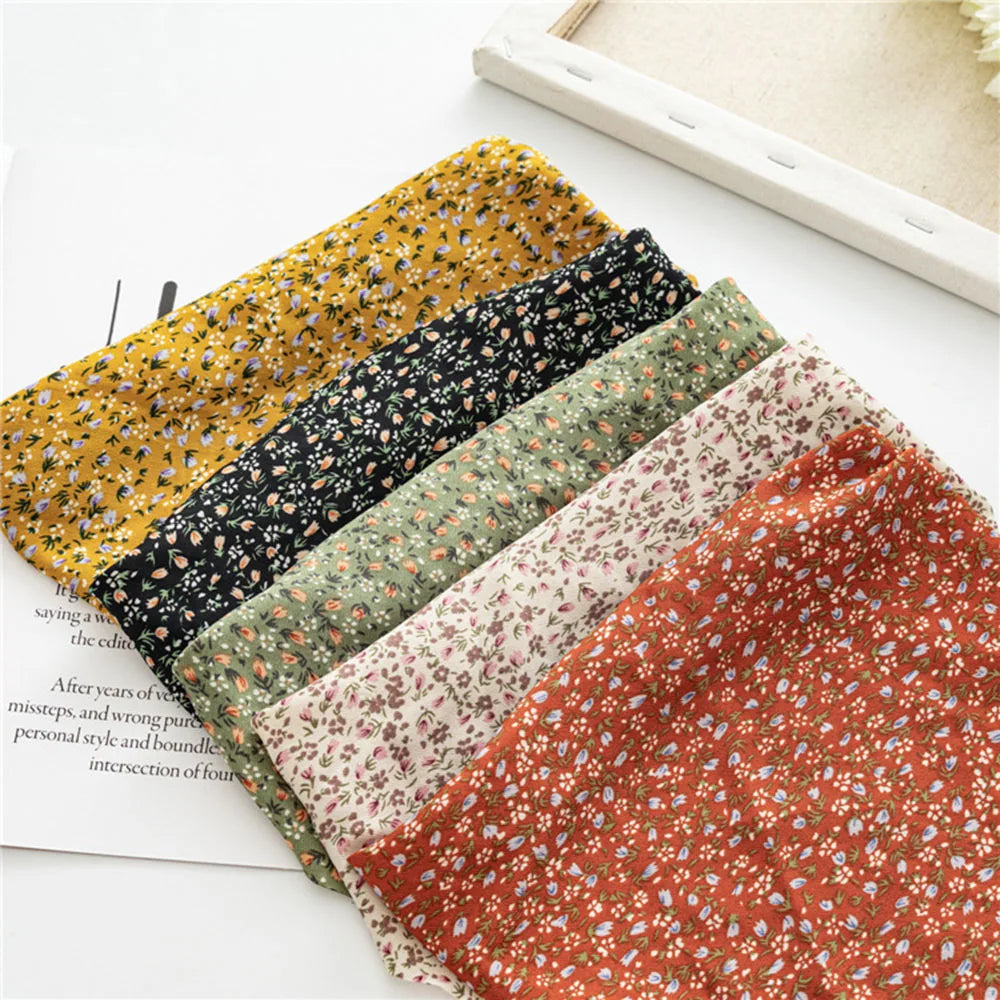 Sélection de différents foulards pour cheveux pliés.