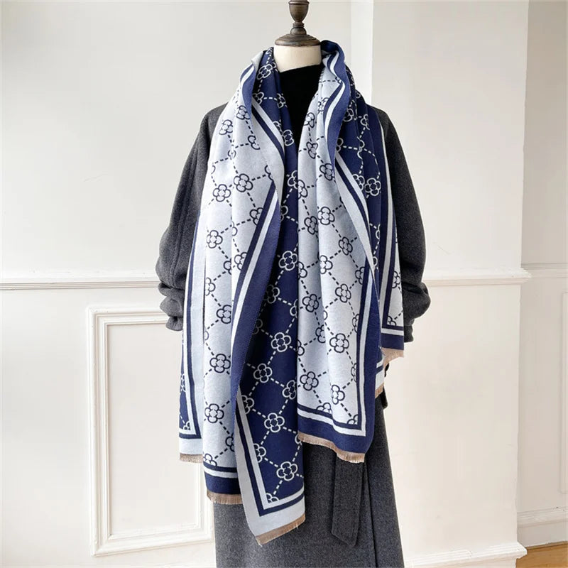 Châle Femme Hiver Motif Monogramme