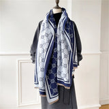 Châle Femme Hiver Motif Monogramme