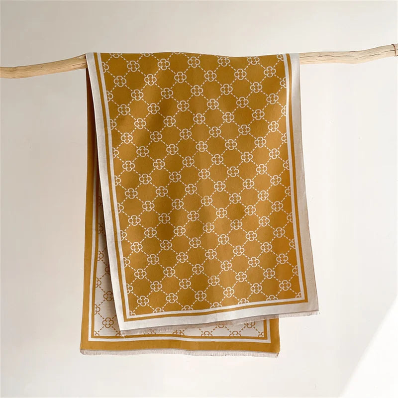 Châle Femme Hiver Motif Monogramme