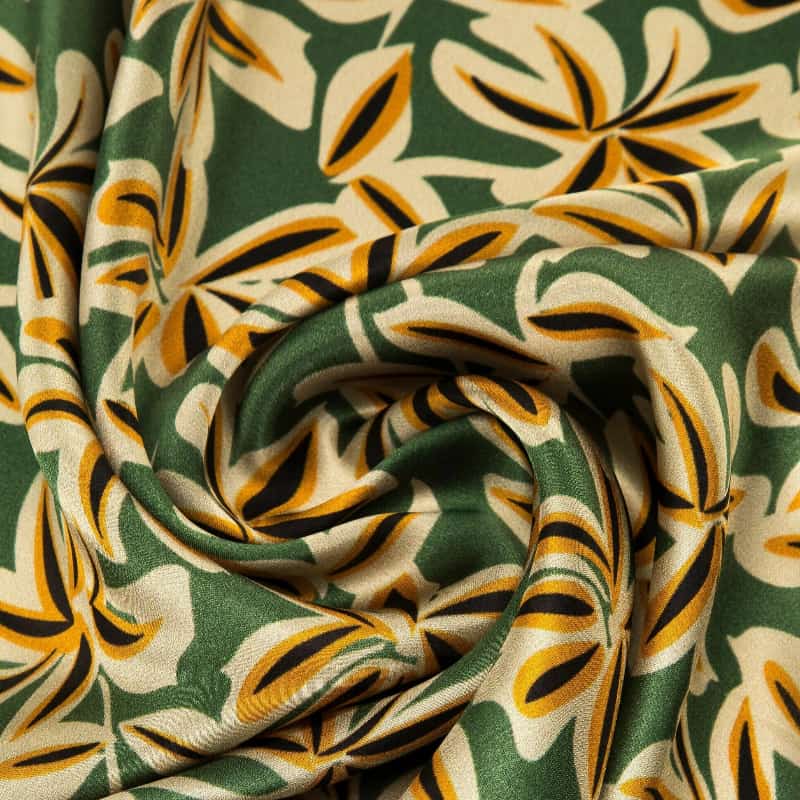 foulard-soie-femme-noue-cou-cravate-lache
