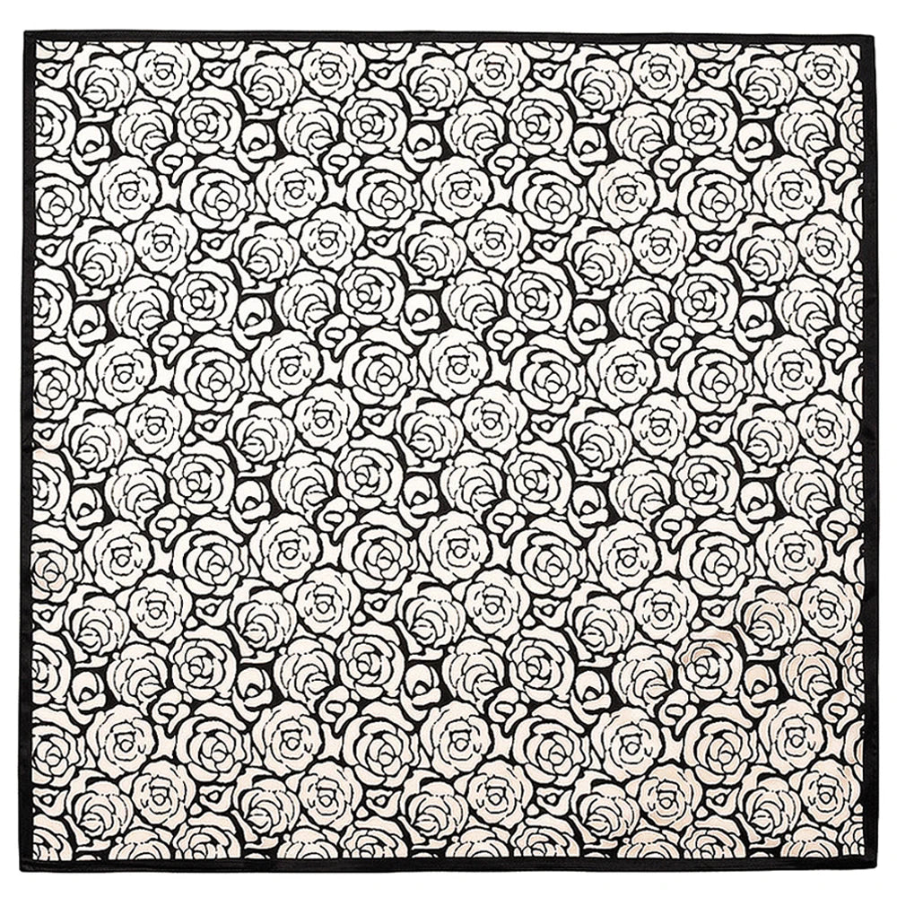 foulard carré en soie noir et blanc motif rose graphique