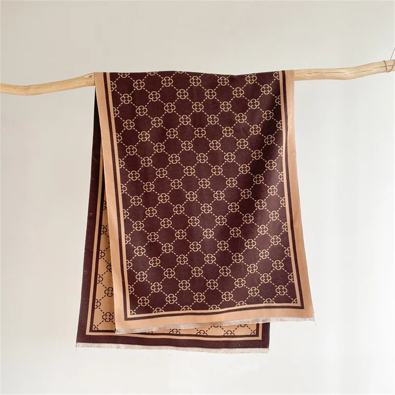 Châle Femme Hiver Motif Monogramme